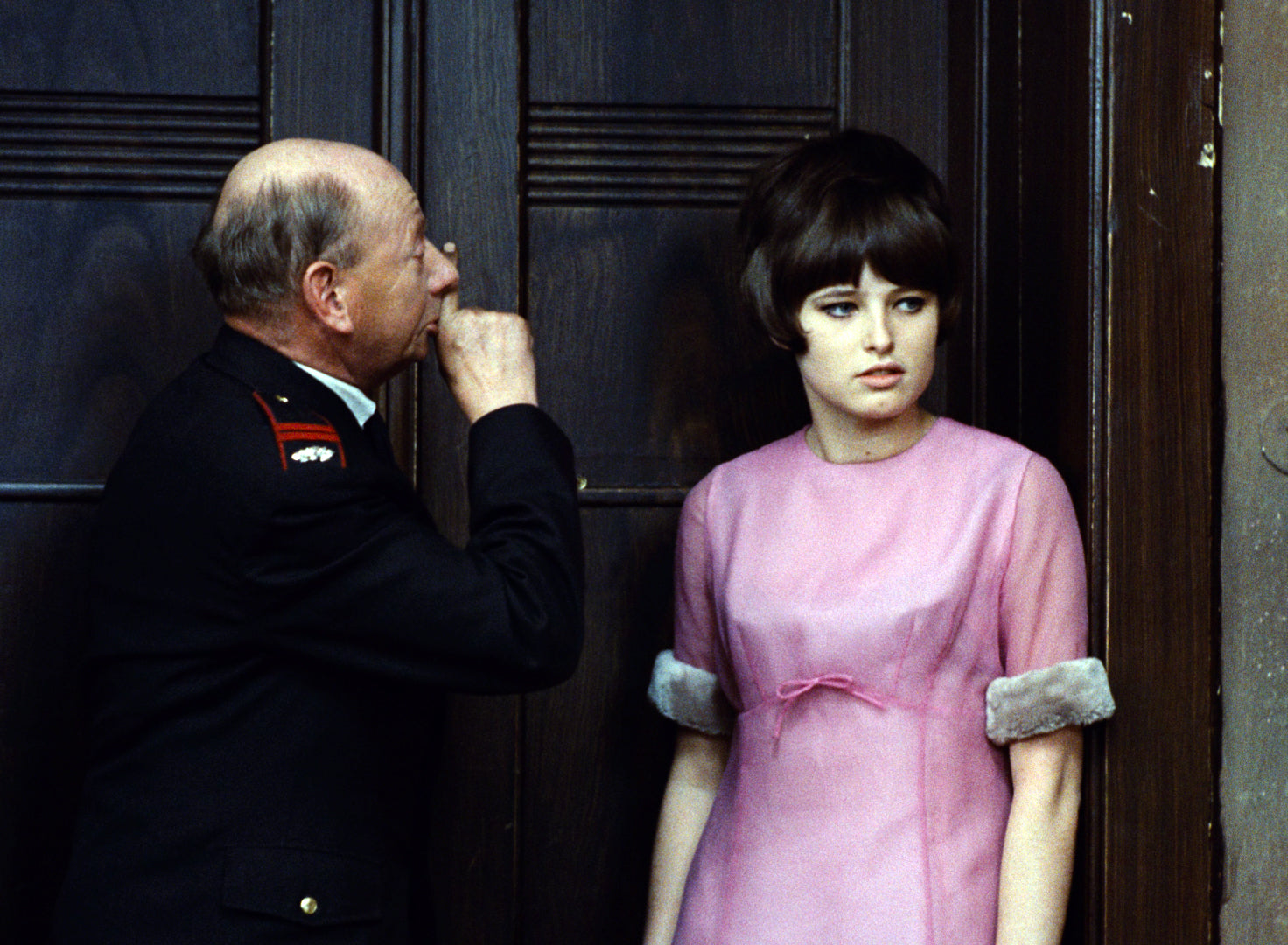 Au Feu Les Pompiers Milos Forman Telecharger Vostfr